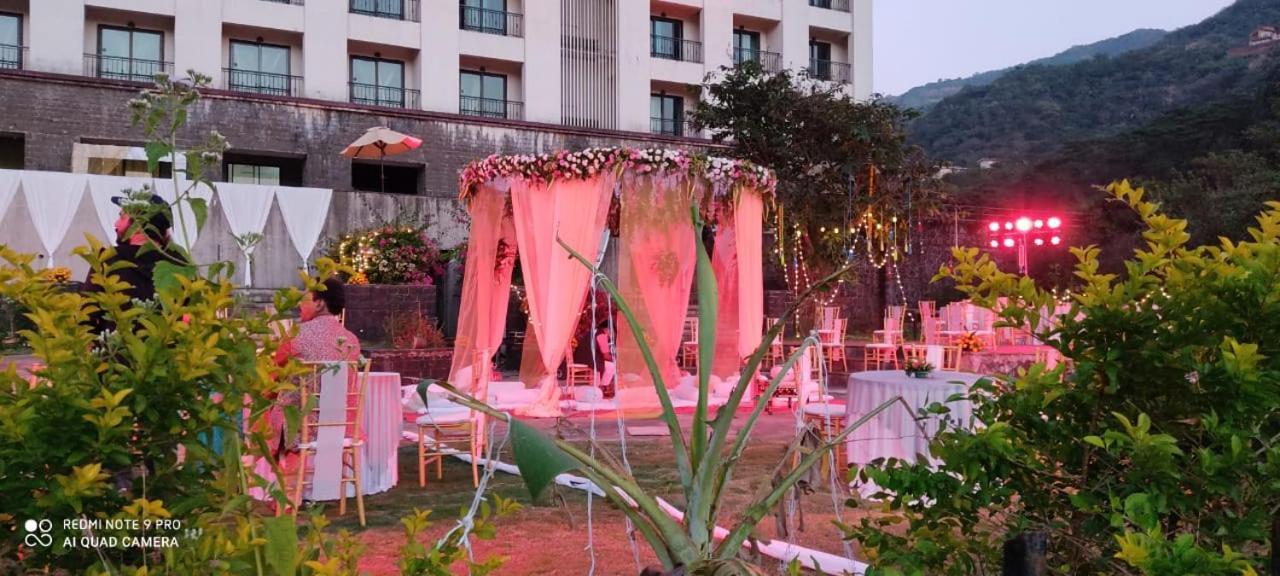 Celebration Lavasa Hotel Bagian luar foto